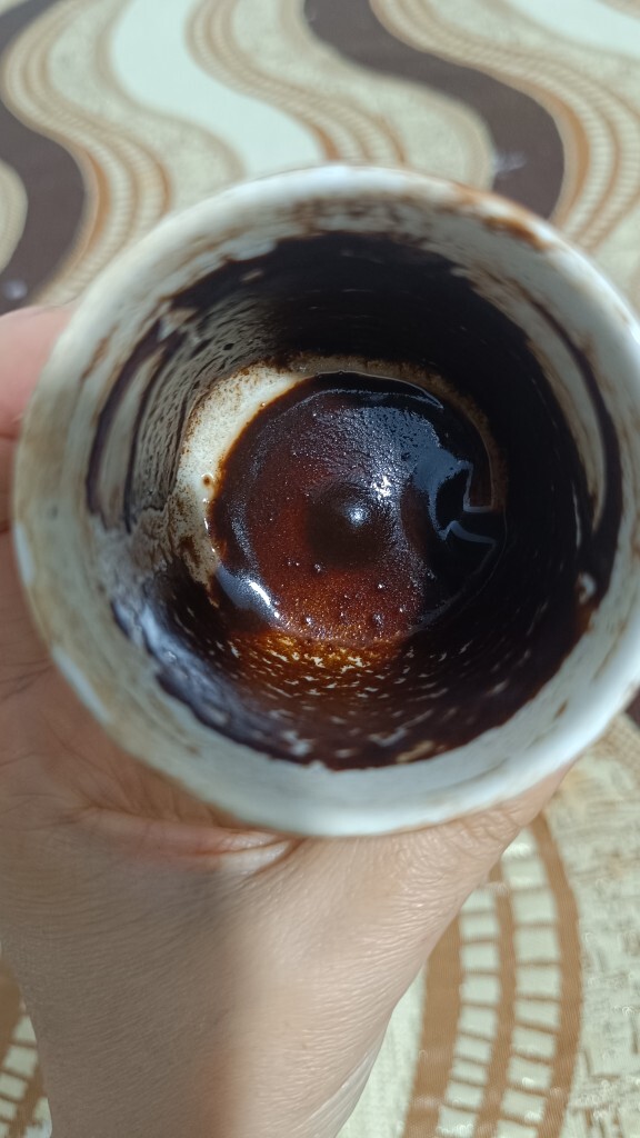 Fal bakabilen varsa yorumlayabilir mi?