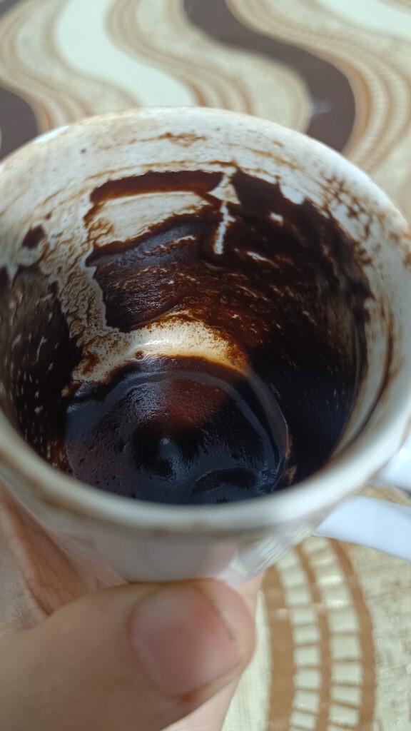 Fal bakabilen varsa yorumlayabilir mi?