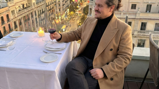 Sosyal medyada arka arkaya foto atmak abartı mı yoksa normal mi sizce?
