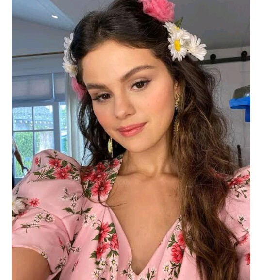 Arkadaşlar aranızda Selena Gomez dinlemeyen kaldı mı?