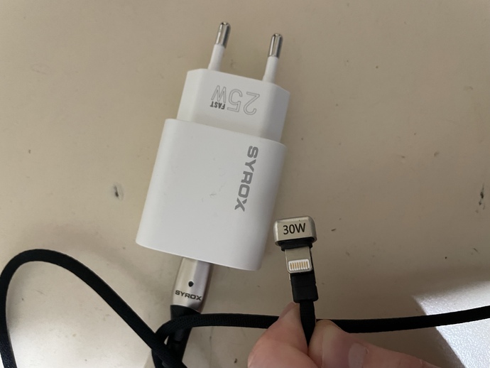 Telefonunuz için hangi şarj adaptörü kullanıyorsunuz?