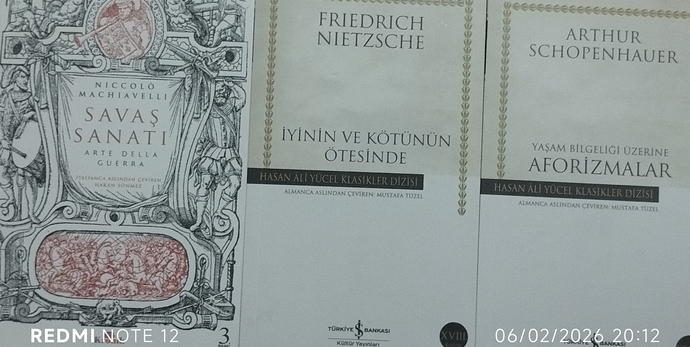 Elinizde bu üç kitap var. İlk hangisinden bakarsınız?