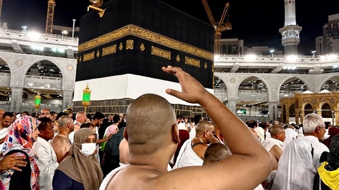 Abi Maldivler turu 40–50 bine ayarlanıyor, Kâbe’ye gidince 300 bin niye gidiyoruz? Uçak uzaya mı kalkıyor?