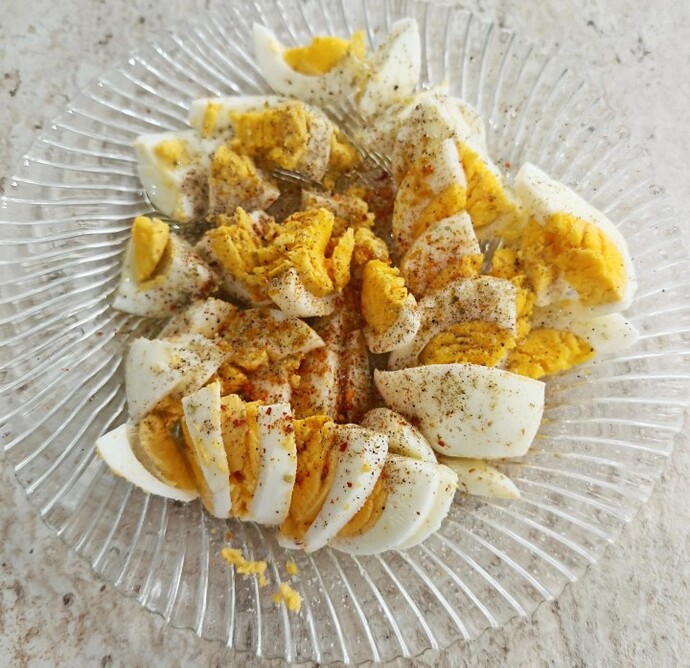 Yumurta salatasının içine ne katıyorsunuz?