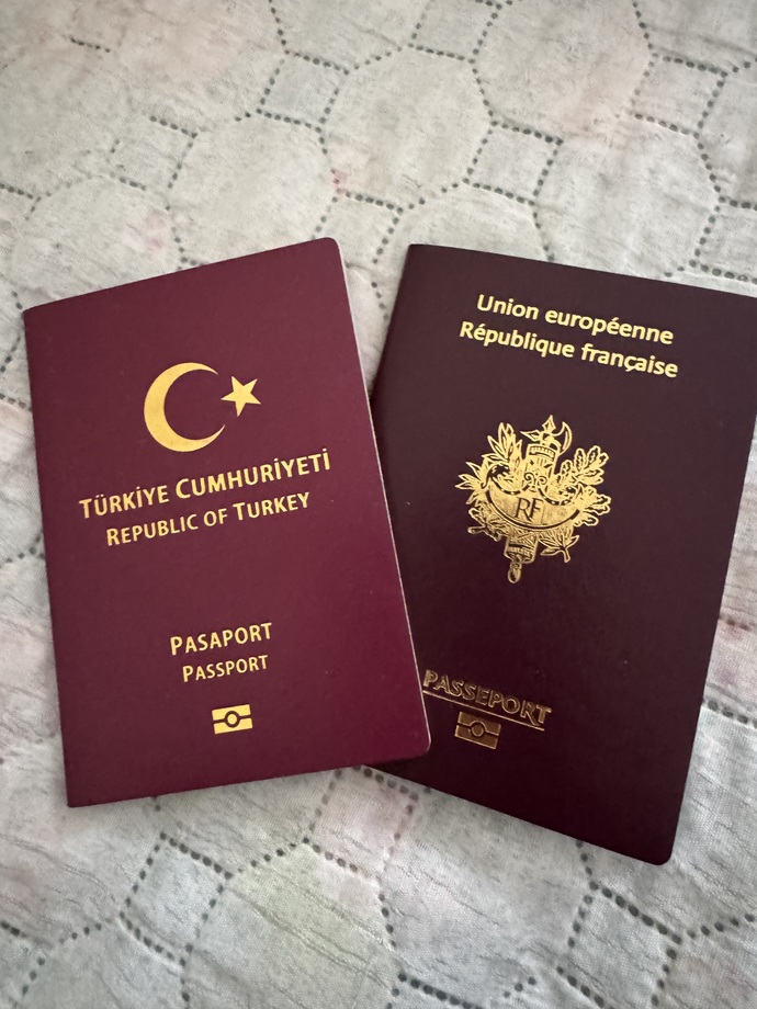 Artık çifte vatandaş oldum, tebrik mesajlarınızı alabilir miyim 😊?