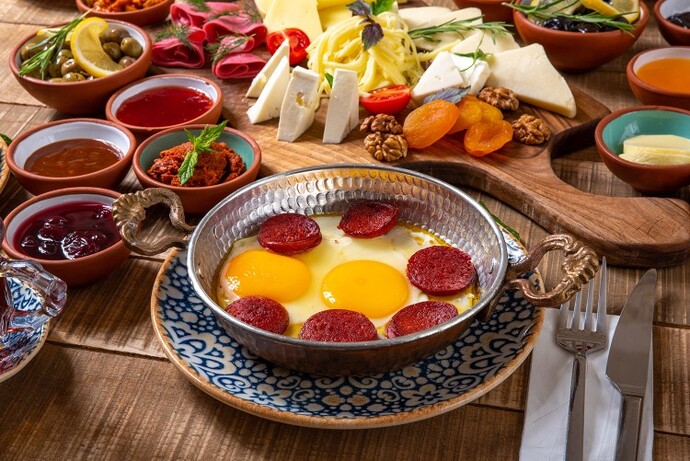 Günaydın güne nasıl başladınız kahvaltı menünüz de hangi yiyecekler var?