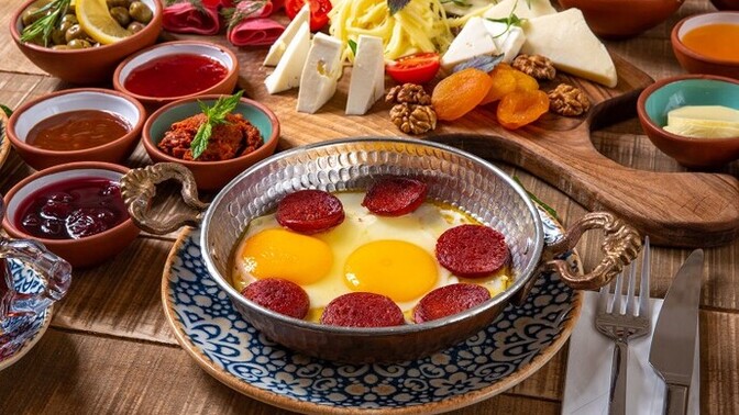 Günaydın güne nasıl başladınız kahvaltı menünüz de hangi yiyecekler var?