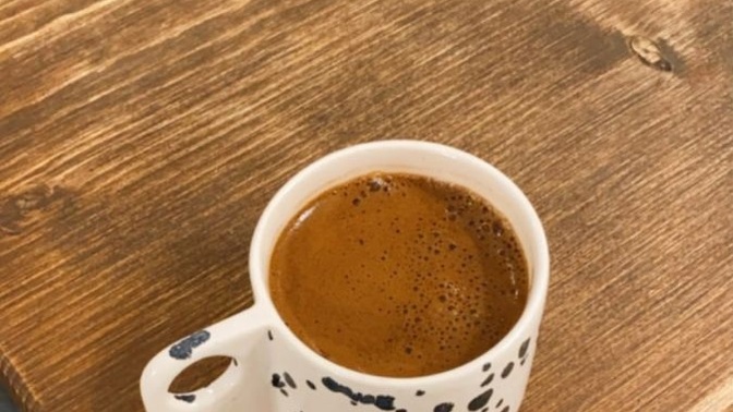 Aynı frekansta olanlar mı yoksa zıt kutuplar da olanlar mı birbirini çeker?