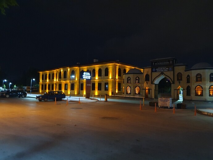 Gece mezarlık yolunu kullanabilir misiniz?