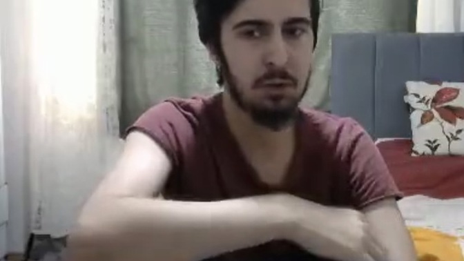 Bu kişi zayıfmı, aşırı zayıfmı (saçlara takılmayın 3 aydır banyo yok)?
