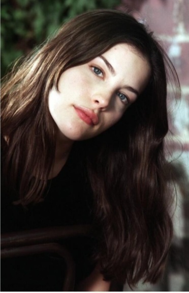 Liv Tyler gençliğine benzetilmek sizce nasıl bir iltifat, güzel bir benzetme mi?
