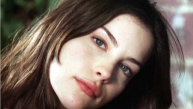 Liv Tyler gençliğine benzetilmek sizce nasıl bir iltifat, güzel bir benzetme mi?
