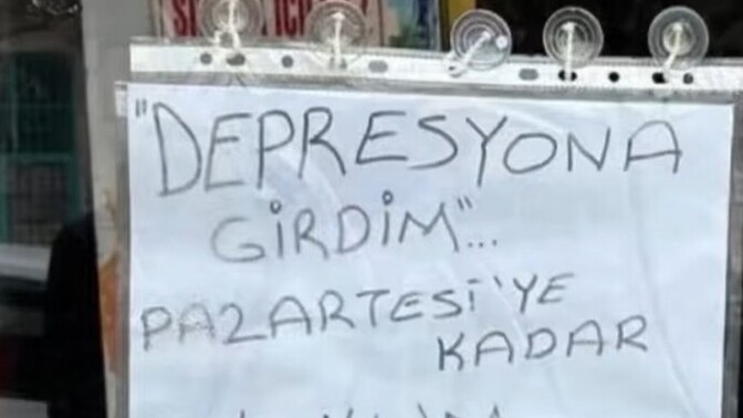 Geceye depresif bir şarkı bırakır mısınıız?