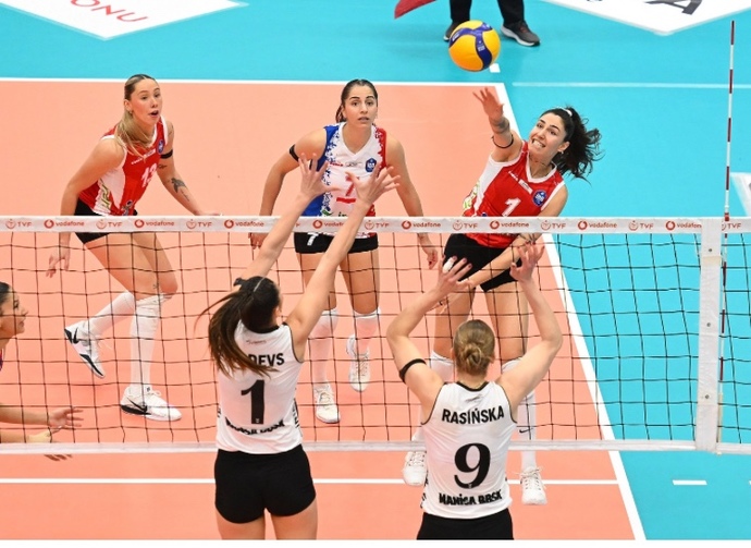 Sevgililer gününde sevgili ile voleybol maçına gidilir mi?