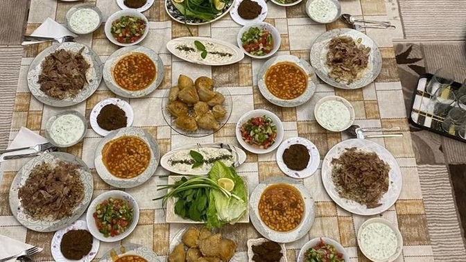 Sofra mı önemli yemek mi?