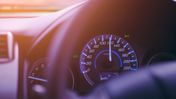 Aracın hız sınırı sizce kaç kilometre olmalı, 200 km çok mu abartı?