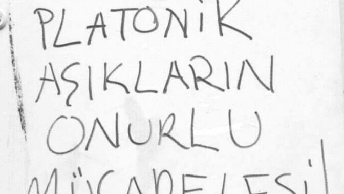 Seninle sevgili olmak isteyen biri var mı ?