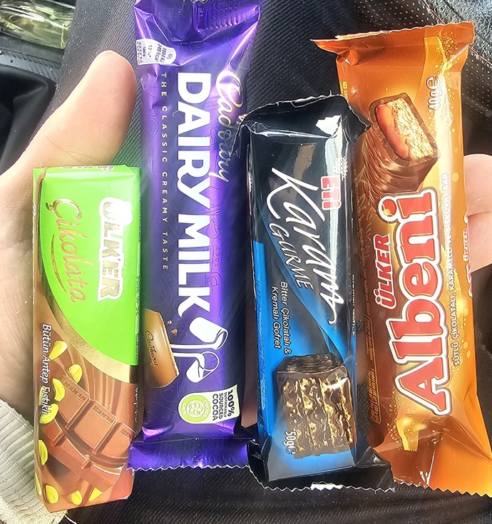 Çikolatalarımın birini seninle paylaşacak olsaydım, hangisini alırdın?