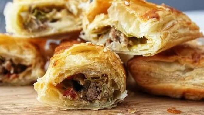 Eşiniz/Sevgiliniz akşam akşam el açması kıymalı börek istese yapar mısınız?