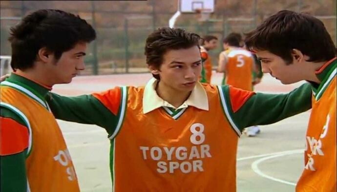 Hayat Bilgisi Süzme ile Acemi Cadı Toygarı canlandıran kişinin aynı olduğunu biliyor muydunuz?