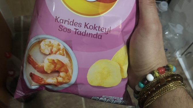 Gereksiz olduğunu bile bile harcama yapar mısınız? Mesela ben sırf paketi güzel diye bu cipsi aldım 🤦🏽?