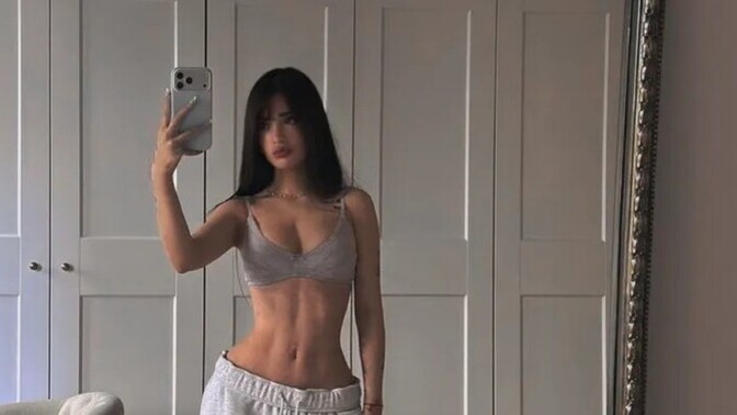 Düşük bel pantolon ve kot modası tamamen bitti mi yoksa geri mi dönüyor?