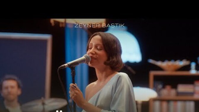 Zeynep Bastık şarkılarını ve akustik versiyonlarını beğeniyor musunuz?