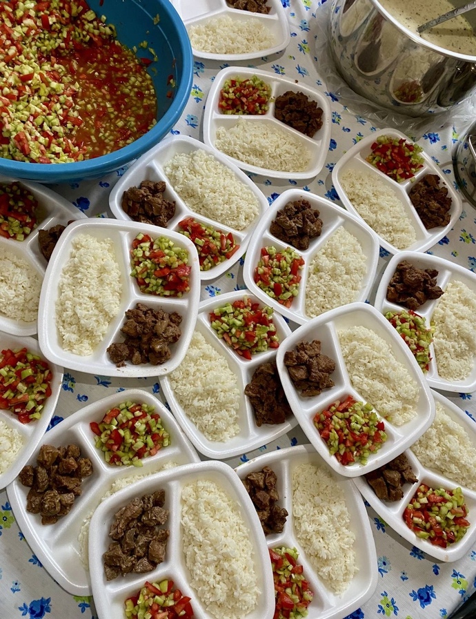 Yemek yapmayı mı seversiniz yoksa yemeyi mi?