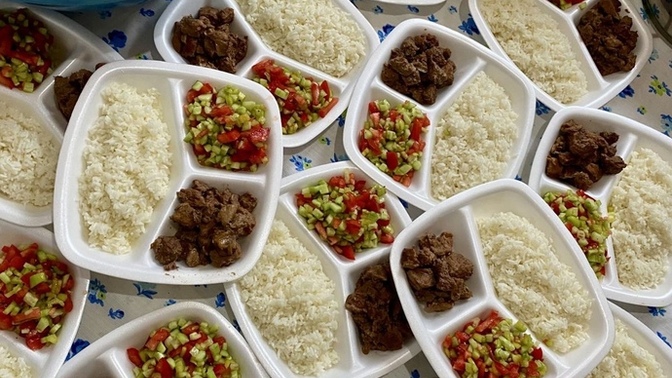 Yemek yapmayı mı seversiniz yoksa yemeyi mi?