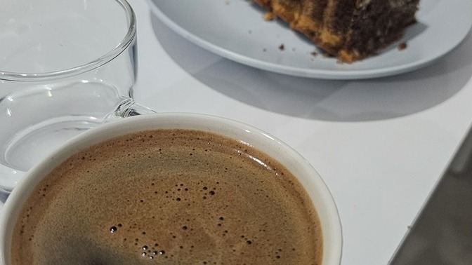 Kahve'yi sade mi içersiniz orta mı?