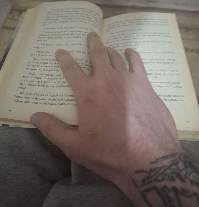 Yanınızdaki en yakın kitapta 58. sayfada ilk karşınıza çıkan cümle ne yazıyor?