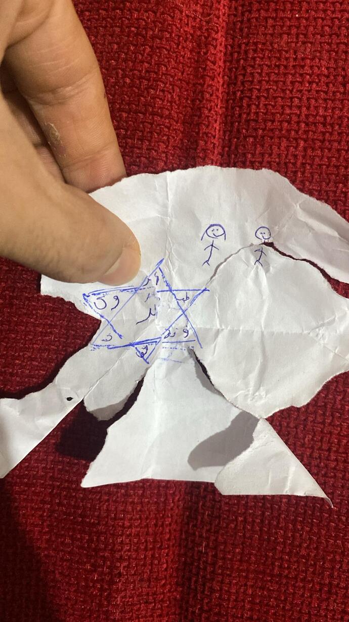 çamaşır makinesinin borusunun içinde iple sarılmış gizlenmiş şekilde buldum bunu lğtfen yardımcı olun