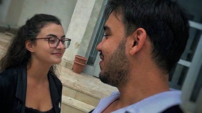 Sanal ilişkilerde bağ kurduğumuz kişi gerçekten karşımızdaki insan mı, yoksa kafamızda yarattığımız versiyonu mu?