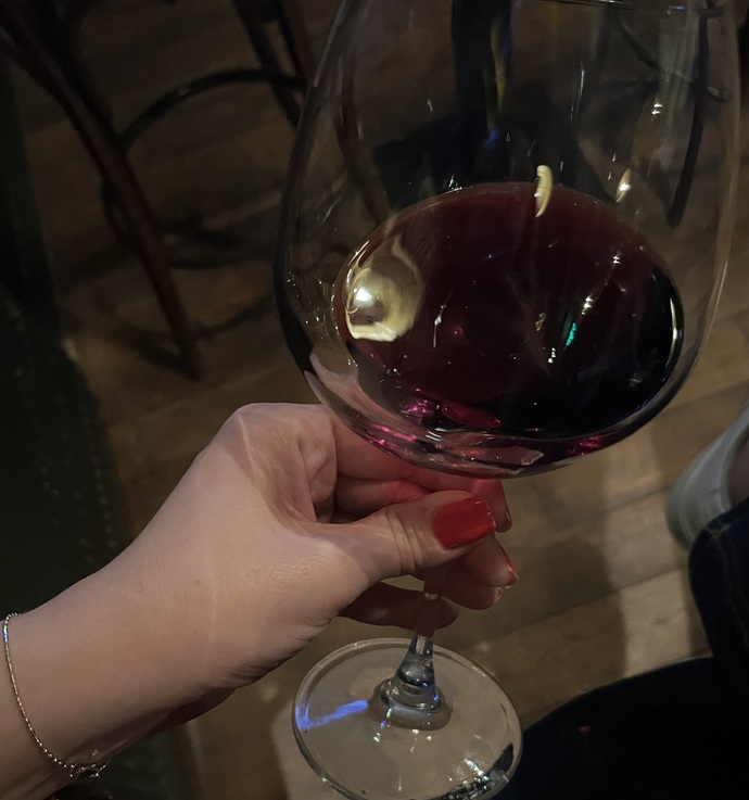 Kime şarap ısmarlayayım 🍷?