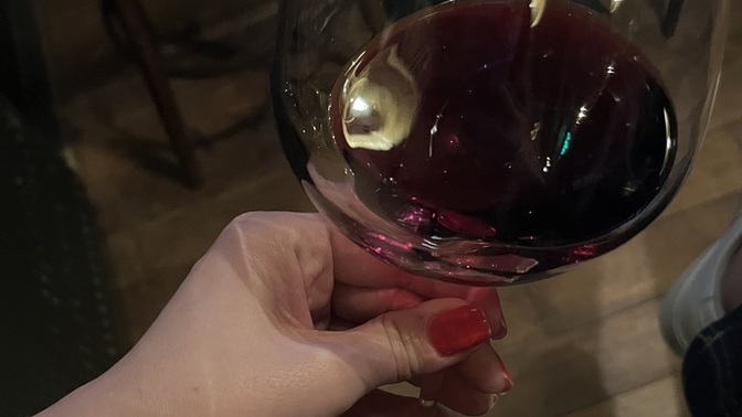 Kime şarap ısmarlayayım 🍷?
