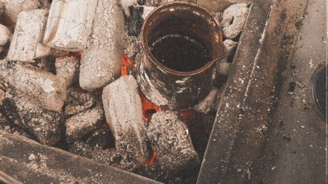 Yorucu bir günün sonunda közde kahve mi daha iyi gider yoksa klasik filtre mi?