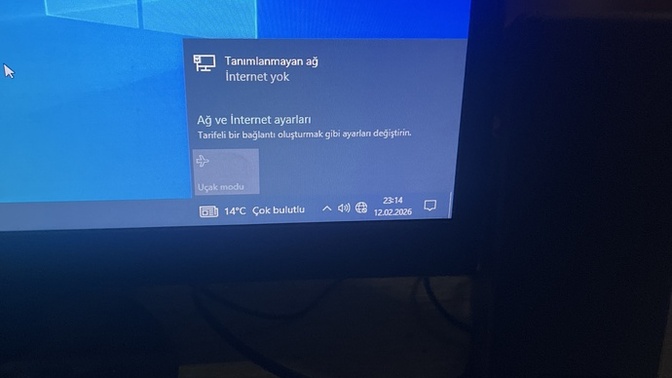 Sadece kablolu olarakmı bağlanabiliyoruz normal wifi neden çıkmıyor?