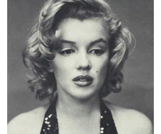 Saçlarımı Marilyn Monroe saçı yaptırsam mı?