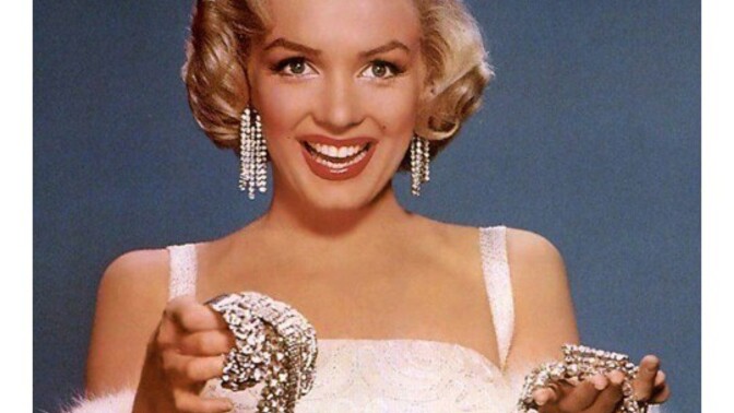 Saçlarımı 'Marilyn Monroe saçı' yaptırsam mı?
