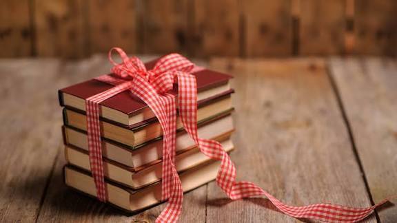 Sevgililer gününde kitap hediye edilir mi. Sana kitap hediye etseler mutlu olur musun?