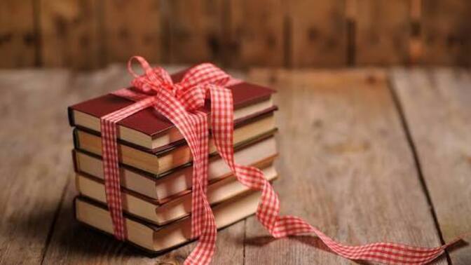 Sevgililer gününde kitap hediye edilir mi. Sana kitap hediye etseler mutlu olur musun?