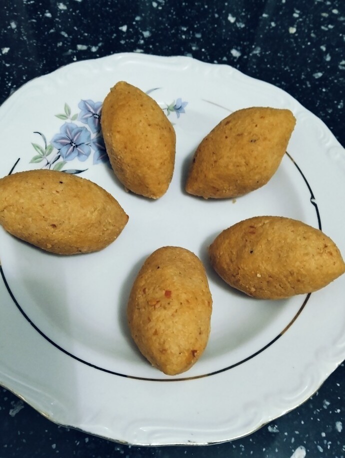 İçli köfteyi elinizle mi acarsınız yoksa aparat mı kullanırsınız?