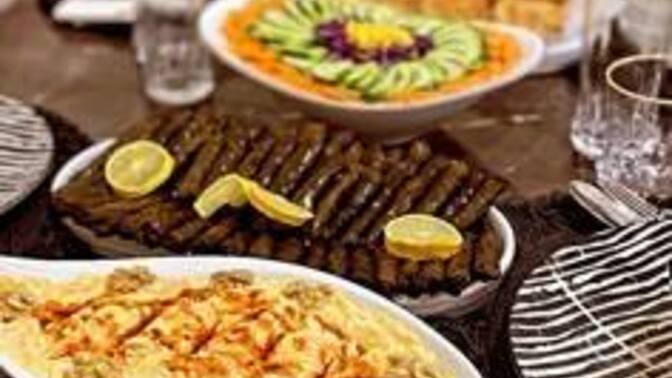 Sevgililer Günüyle alakası olmayan aşırı dolu bir yemek masasında neler olmalı?