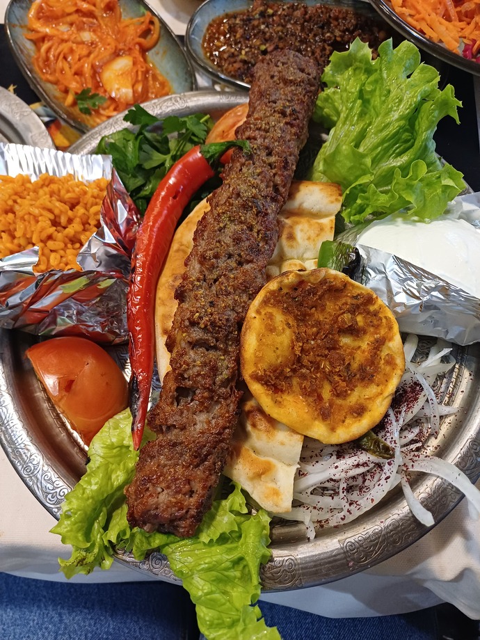 Kebap sizce tadımlık mı yenmeli yoksa doyumluk gömülmeli mi?