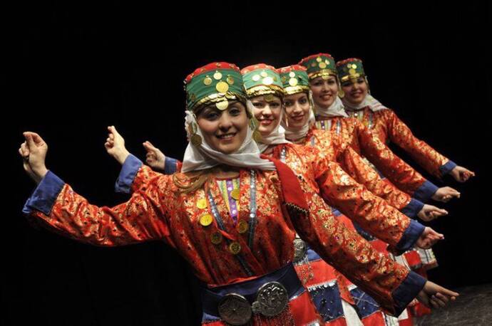 Kürtçe neden ortak bir standart dile kavuşamadı, bu kadar lehçe nasıl oluştu?