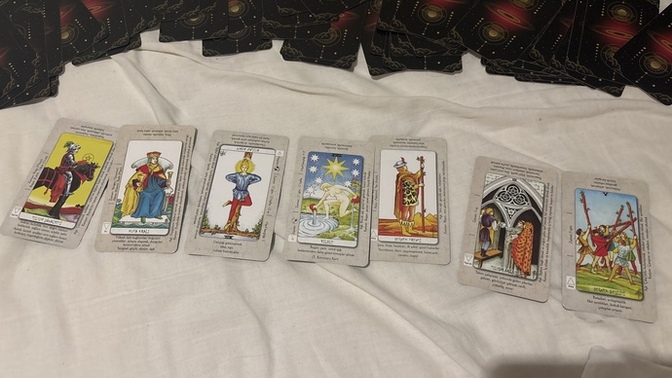 İlişki açılımı için gelecekte neler olacağı konusunu merak ettiğim için yedi tane tarot kartı sectim bilen varsa yorumlayabilir mi?