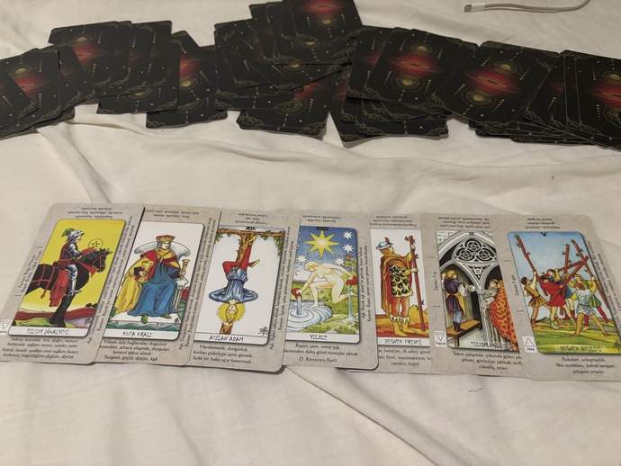 Tarot bakabilen var mı kartları seçtim?