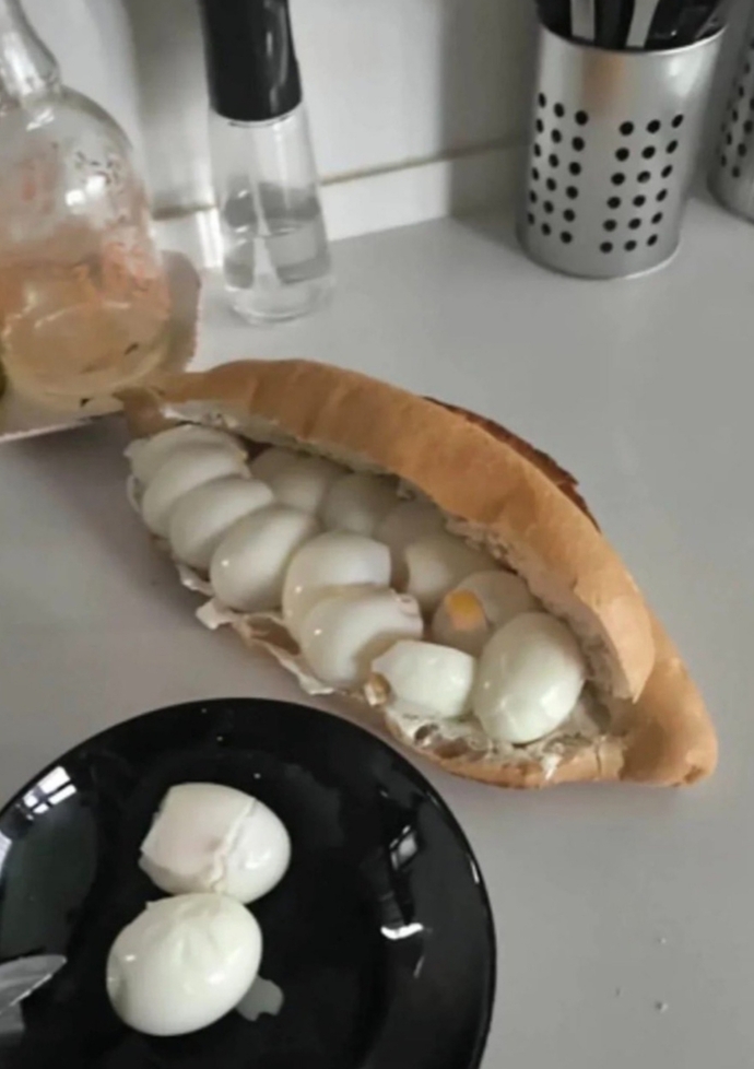 Bugün şöyle hafif bir kahvaltı yapayım dedim 🤭🤭 sizce gün boyu tok kalır mıyım?🤭🤭🤭?
