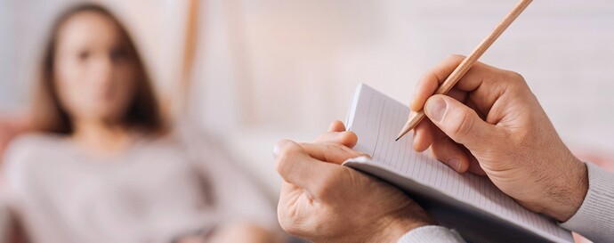 Bir ilişkide cinsel deneyimlerin paylaşılması, samimiyeti artırır mı yoksa mahremiyeti zedeler mi?