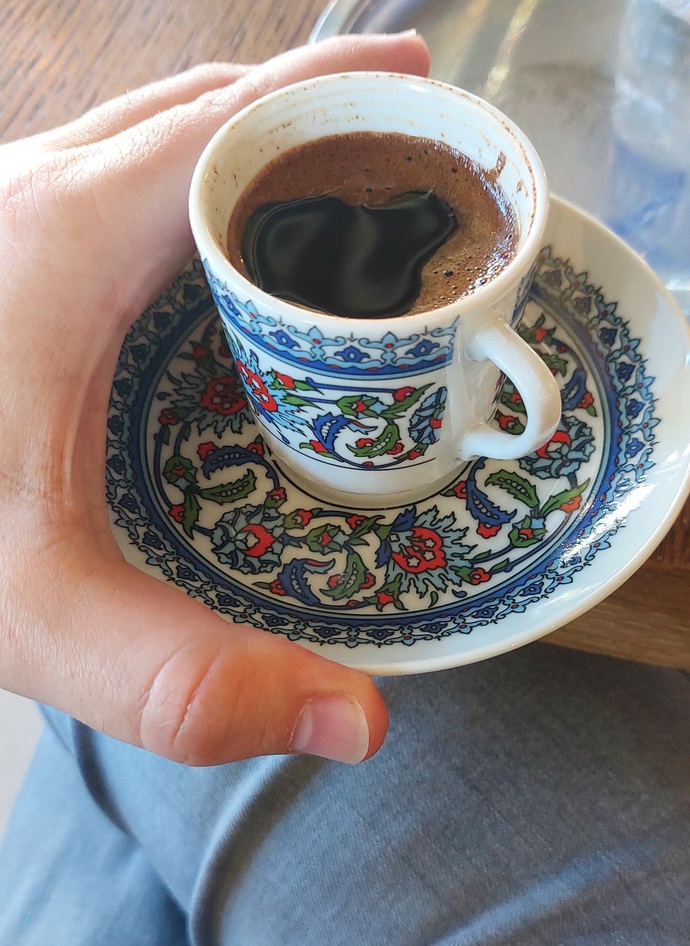 Kahve mi daha çok bağlar, sohbet mi?
